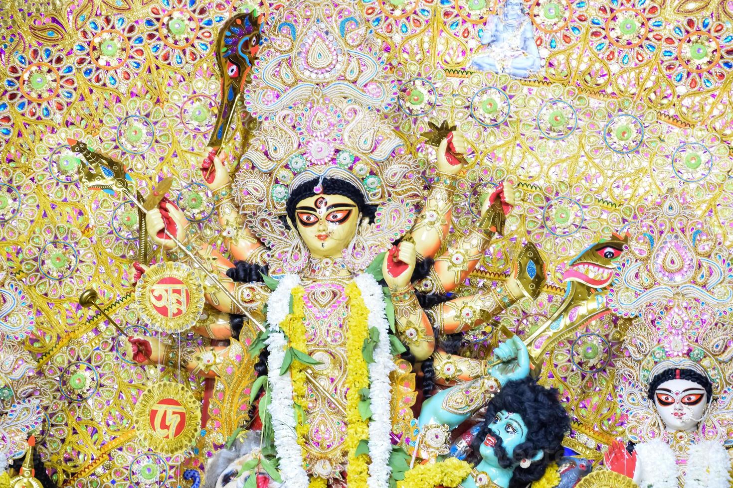 gudinnan durga med traditionell look i närbild vid en durga puja i södra Kolkata, durga puja idol, en största hinduiska navratri-festival i Indien foto