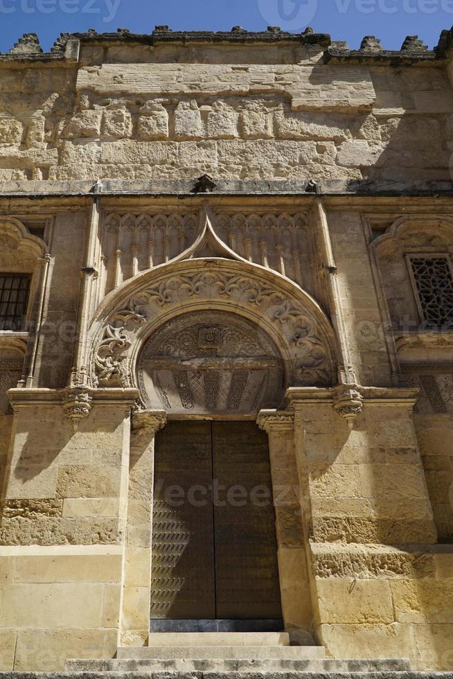 ingång till mezquita - moské - katedral av cordoba i Spanien foto