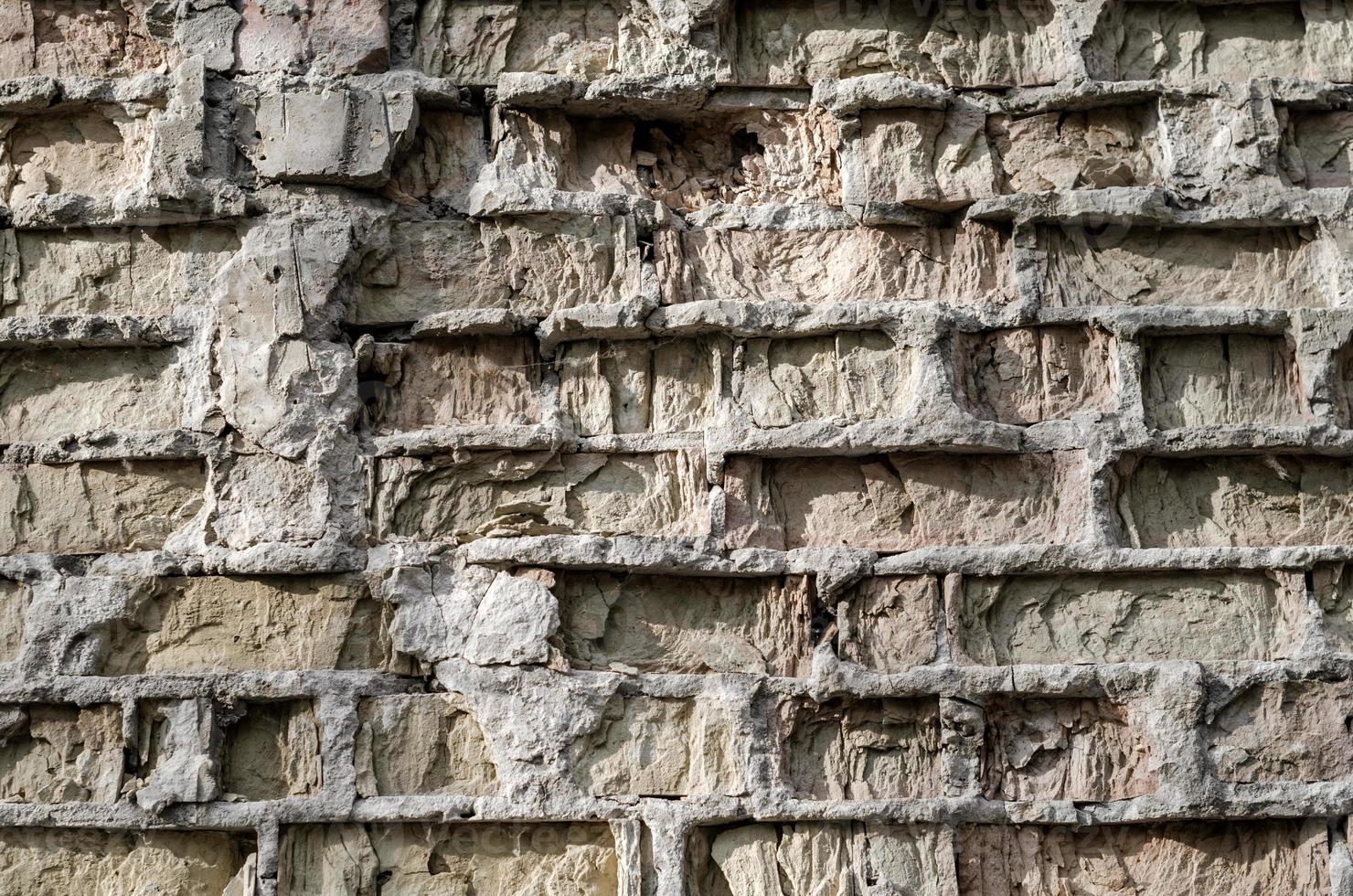 texturmönster av gammal förstörd tegelvägg, detaljerad bakgrundsbild på nära håll foto
