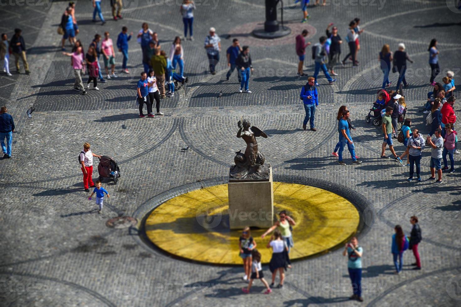 en se från ovan av de Warszawa gammal stad och de omgivande byggnader på en sommar dag foto