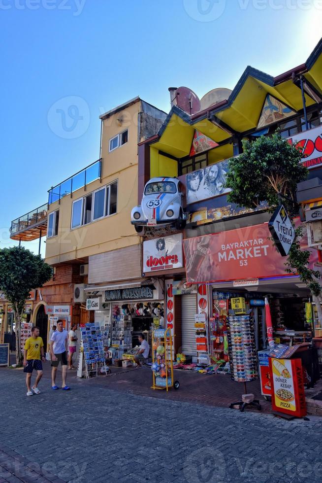 intressant original- turkiska gator och hus i de stad av alanya foto