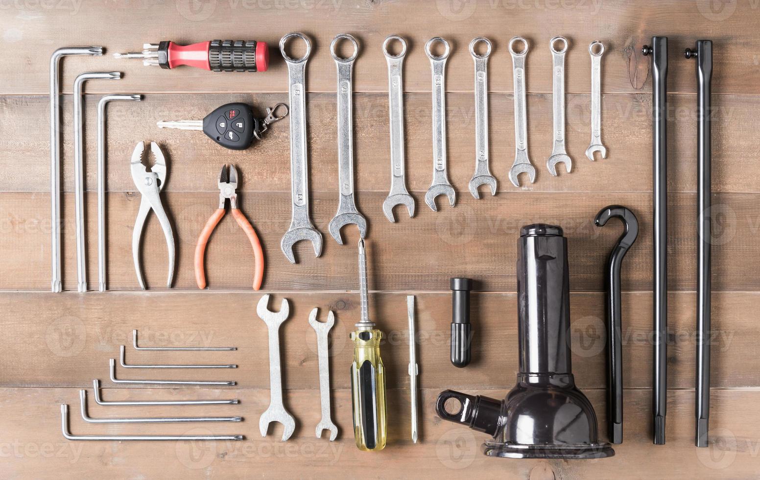 uppsättning av verktyg leveranser för reparera bil foto