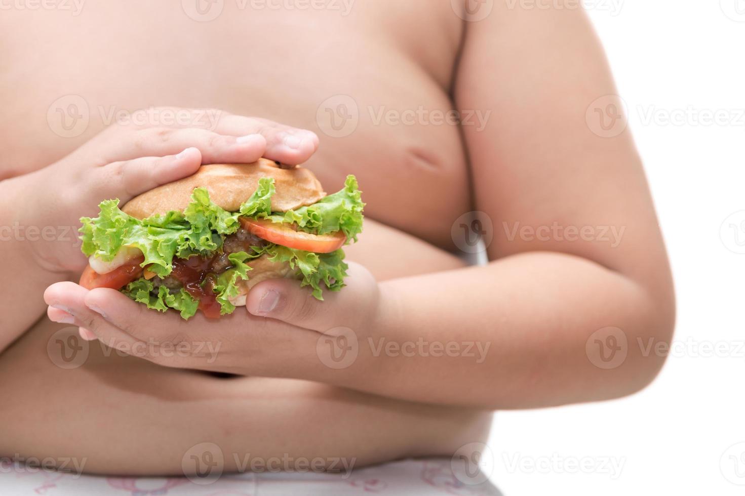 fläsk hamburgare på fet fett pojke hand bakgrund isolerat foto