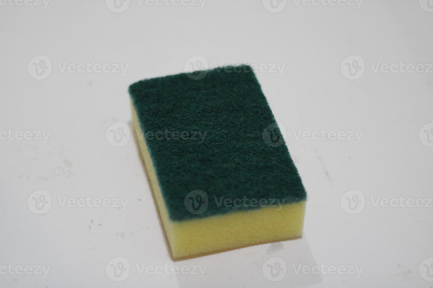 Foto av gul och grön tvål för rengöring maträtter