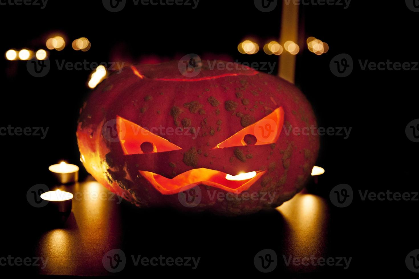 domkraft o'lantern belyst för halloween foto