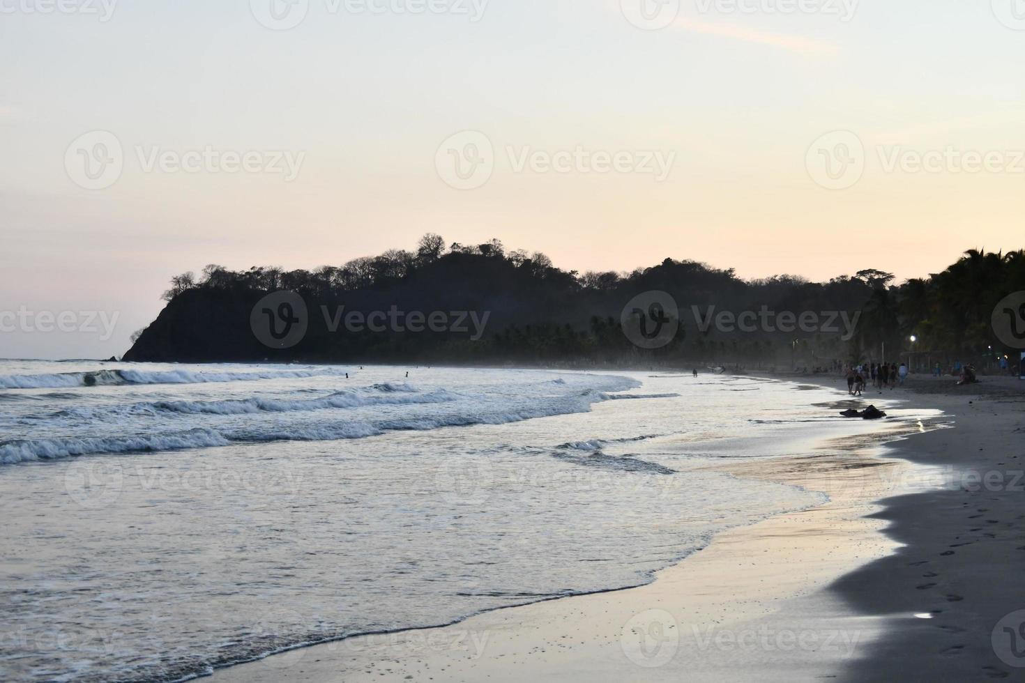 på stranden foto