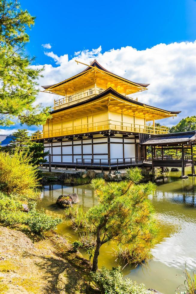 vackert kinkakuji-tempel i kyoto, japan foto