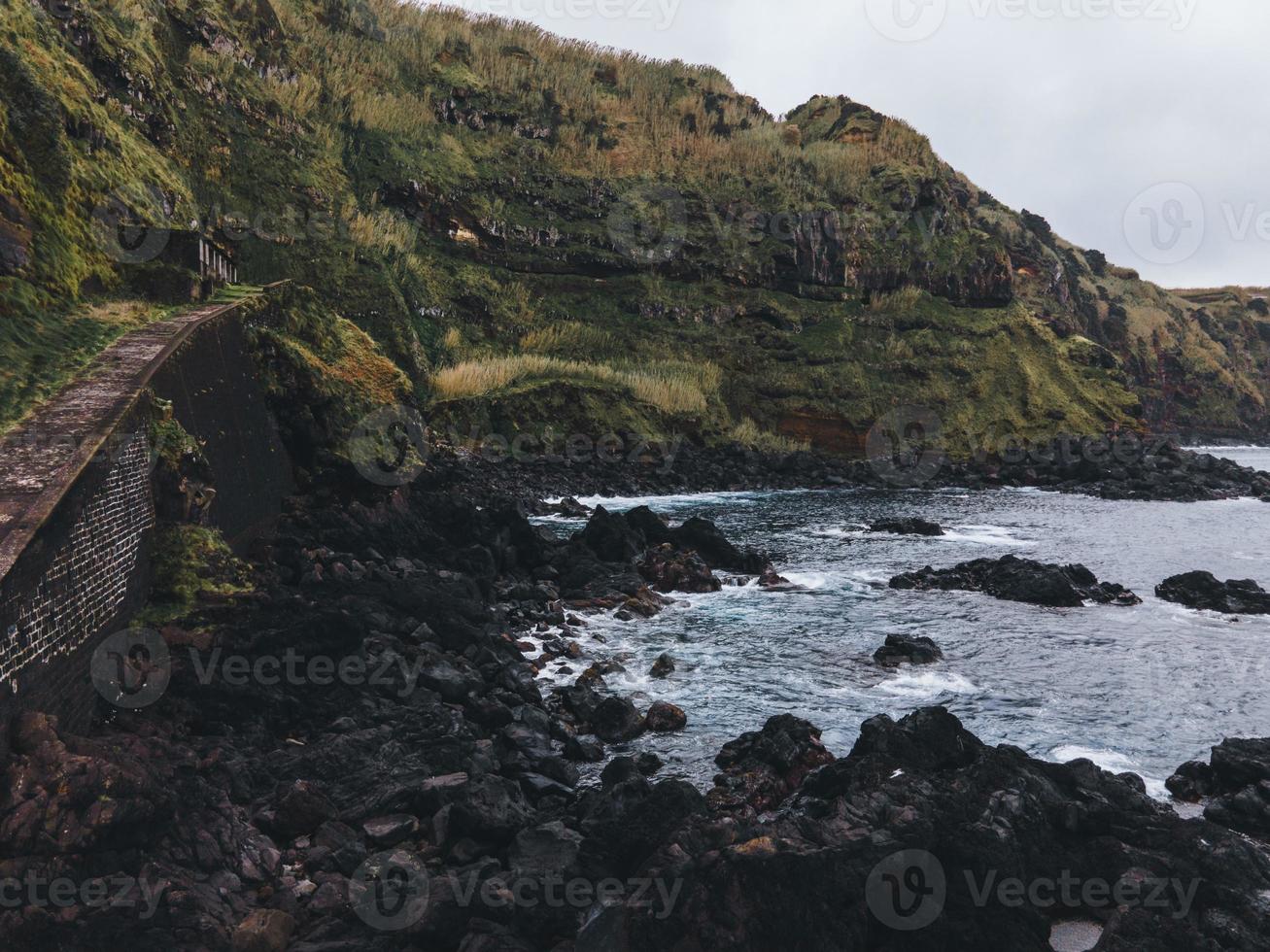 Drönare se av ponta da costa i sao miguel, de azorerna foto