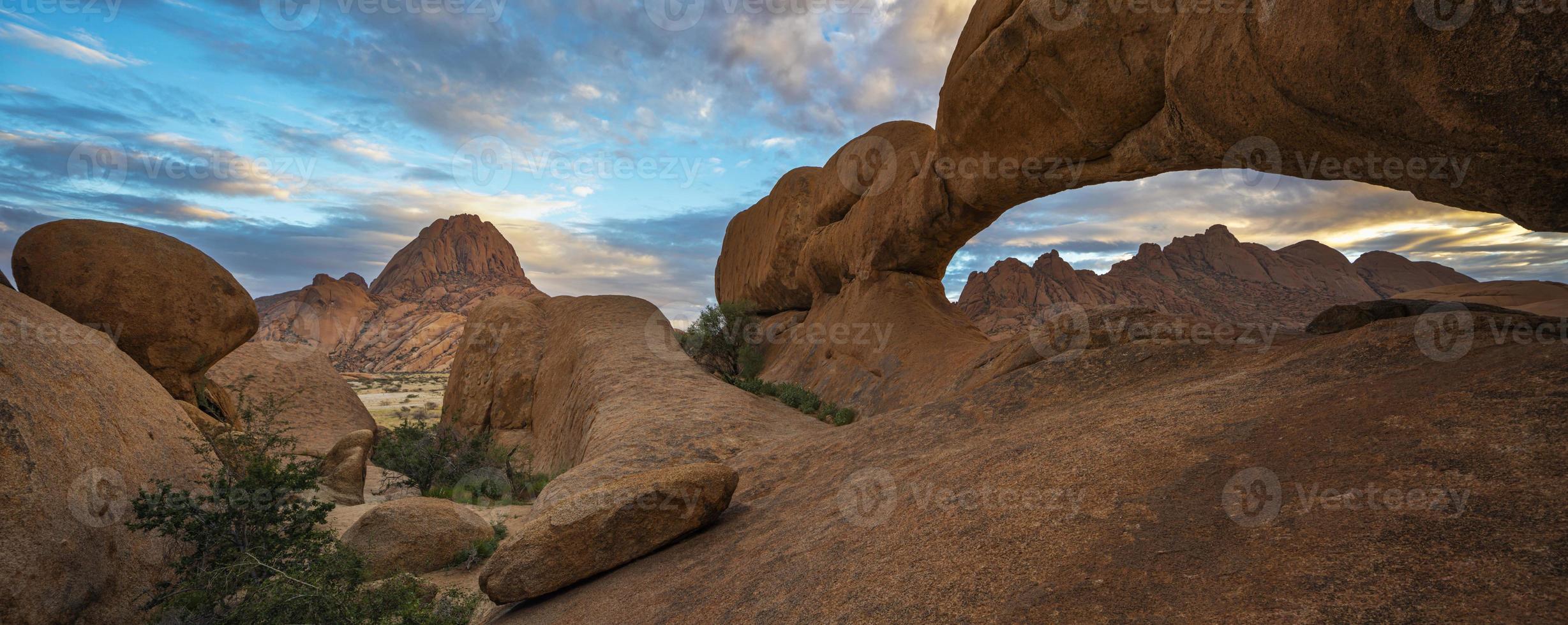 granit sten båge på Spitzkoppe foto