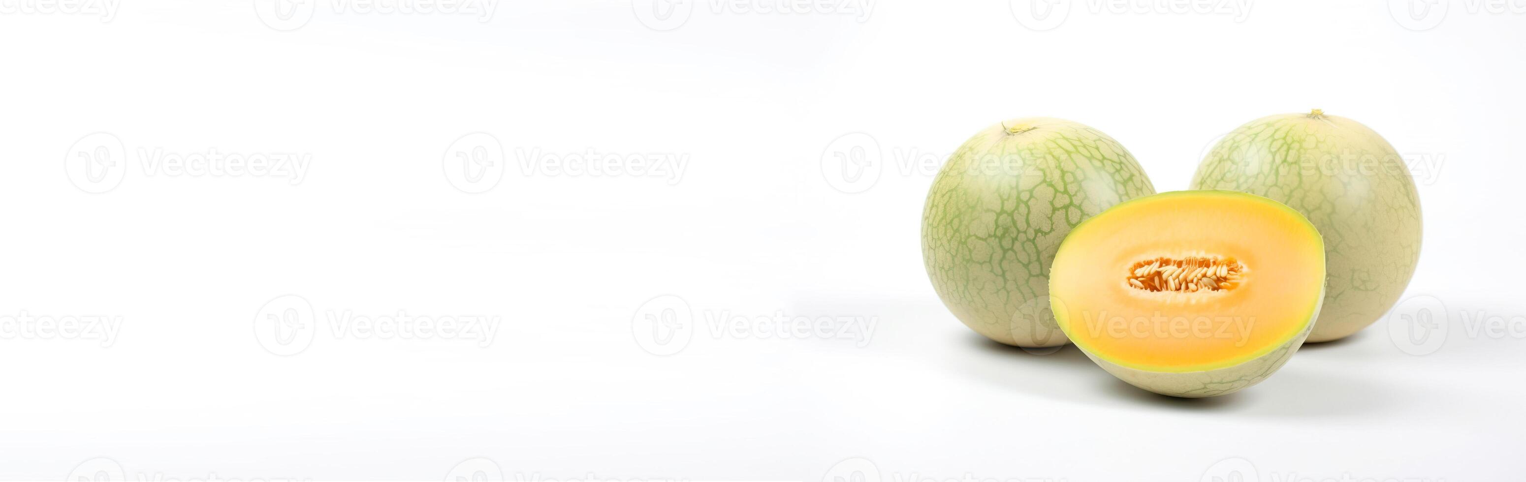 färsk melon skära på en vit bakgrund, makro. ai genererad. rubrik baner attrapp med Plats. foto