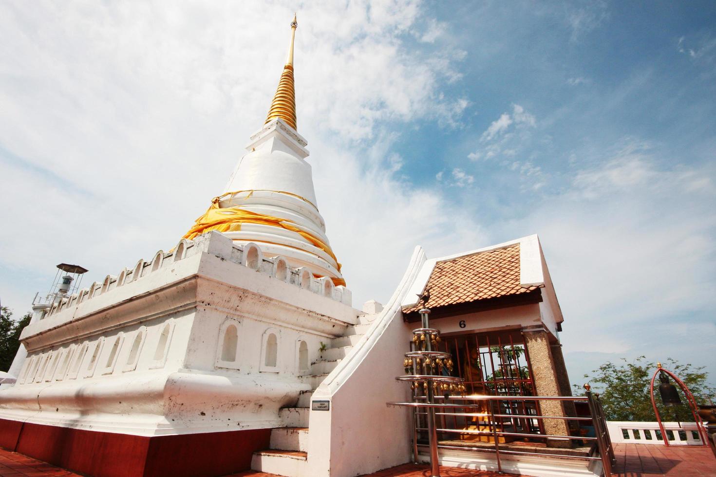 arv vit pagod tempel belägen på tangkouan kulle av songkla stad, thailand foto