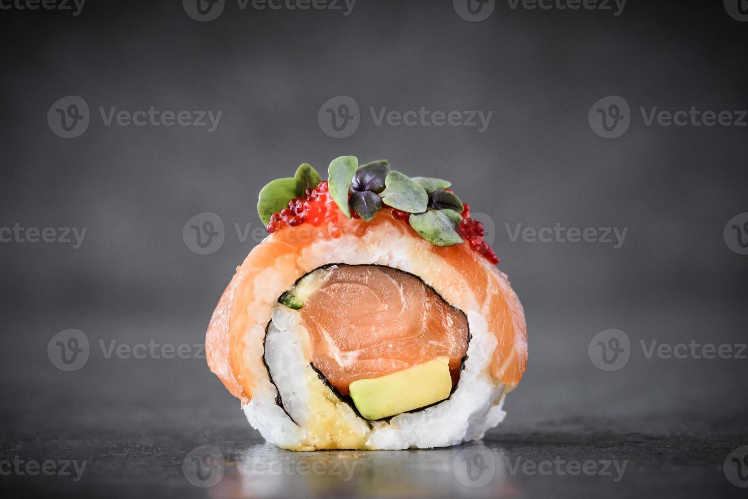 beredd färsk sushi foto