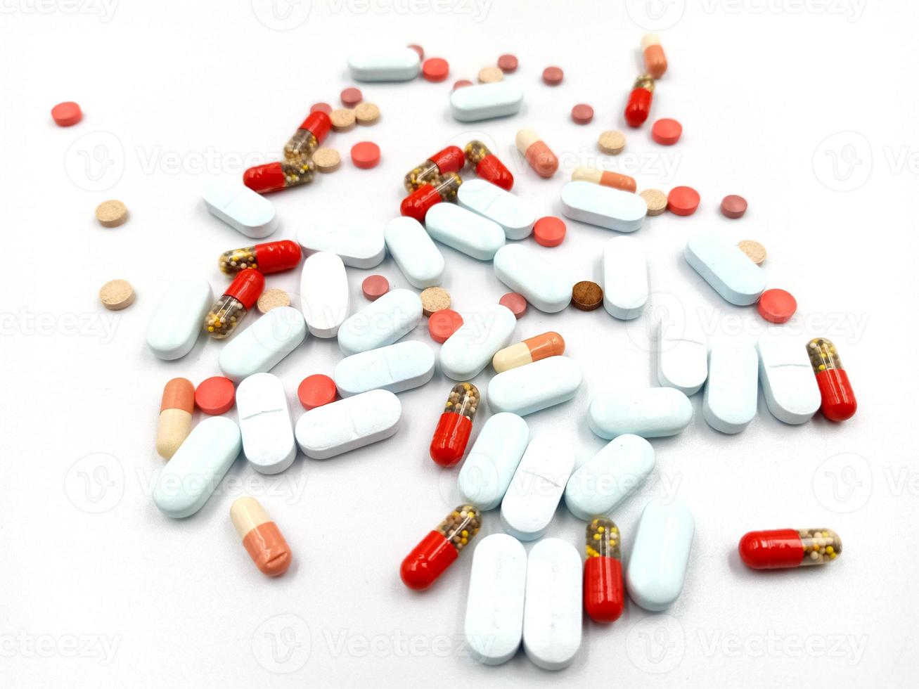 diverse farmaceutiska medicin piller, tabletter och kapslar foto