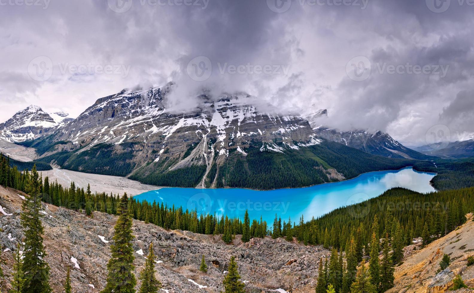 peyto lake i banff nationalpark alberta canada foto