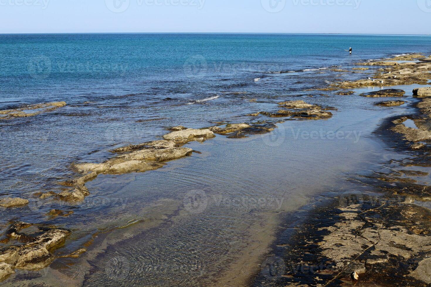 Medelhavets kust i norra Israel. foto