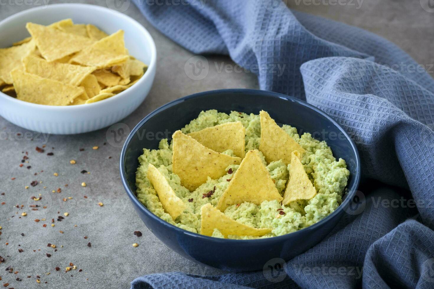 hemlagad kryddad guacamole foto