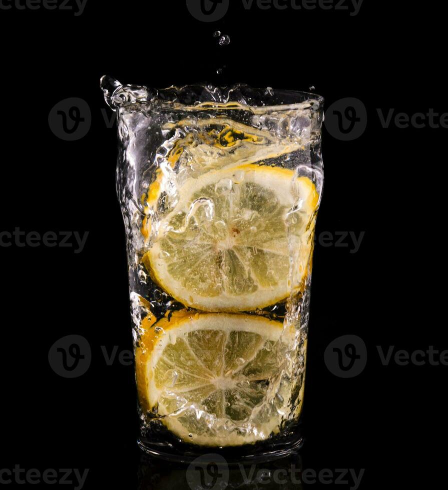 citron- droppar i de glas foto