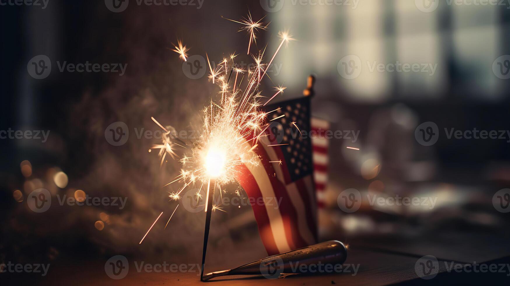 årgång firande med sparklers och defocused amerikan flagga - oberoende dag foto