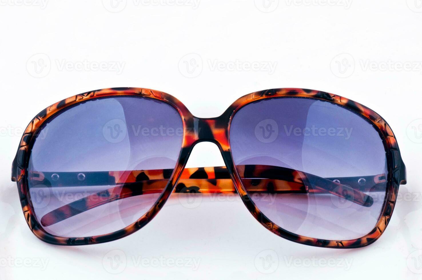 solglasögon som isoleras på vit foto