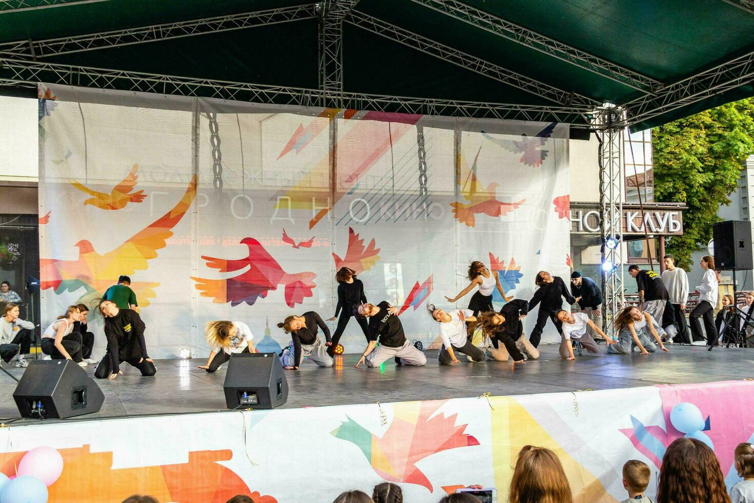 grodno, Vitryssland - september 03, 2022 ungdom Centrum grodno, gata pro100 dansa, dansa festival med de deltagande av koreografiska grupper av annorlunda genrer. foto