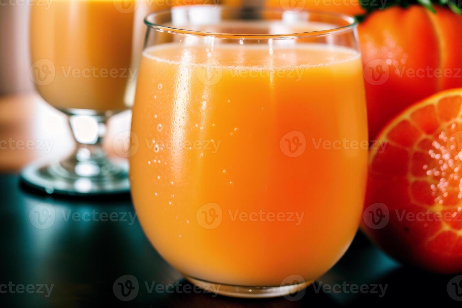 nyligen pressas orange juice i en glas på trä- tabell, närbild. friska mat begrepp. generativ ai foto