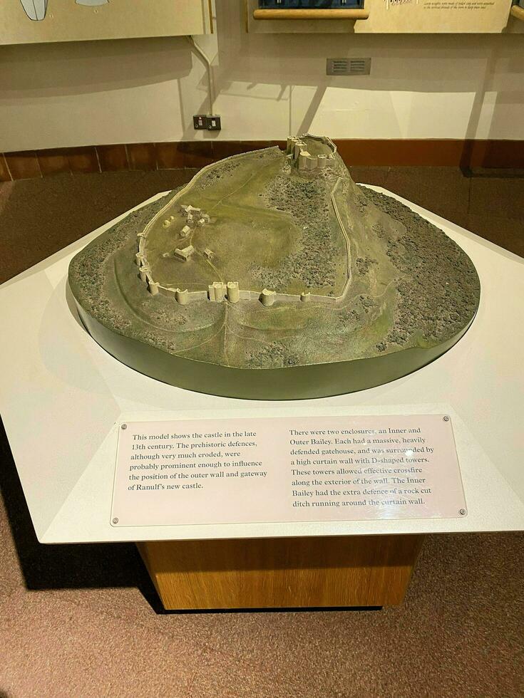 beeston i de Storbritannien i april 2023. en se av beeston slott och dess grunder foto