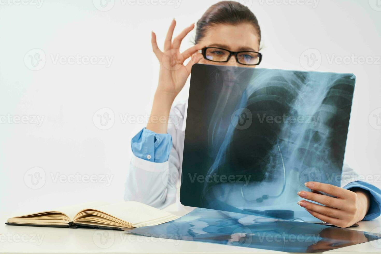 kvinna läkare radiolog professionell medicin hälsa foto