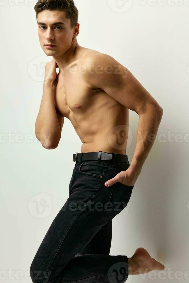 manlig topless svart jeans Framställ mode själv förtroende foto