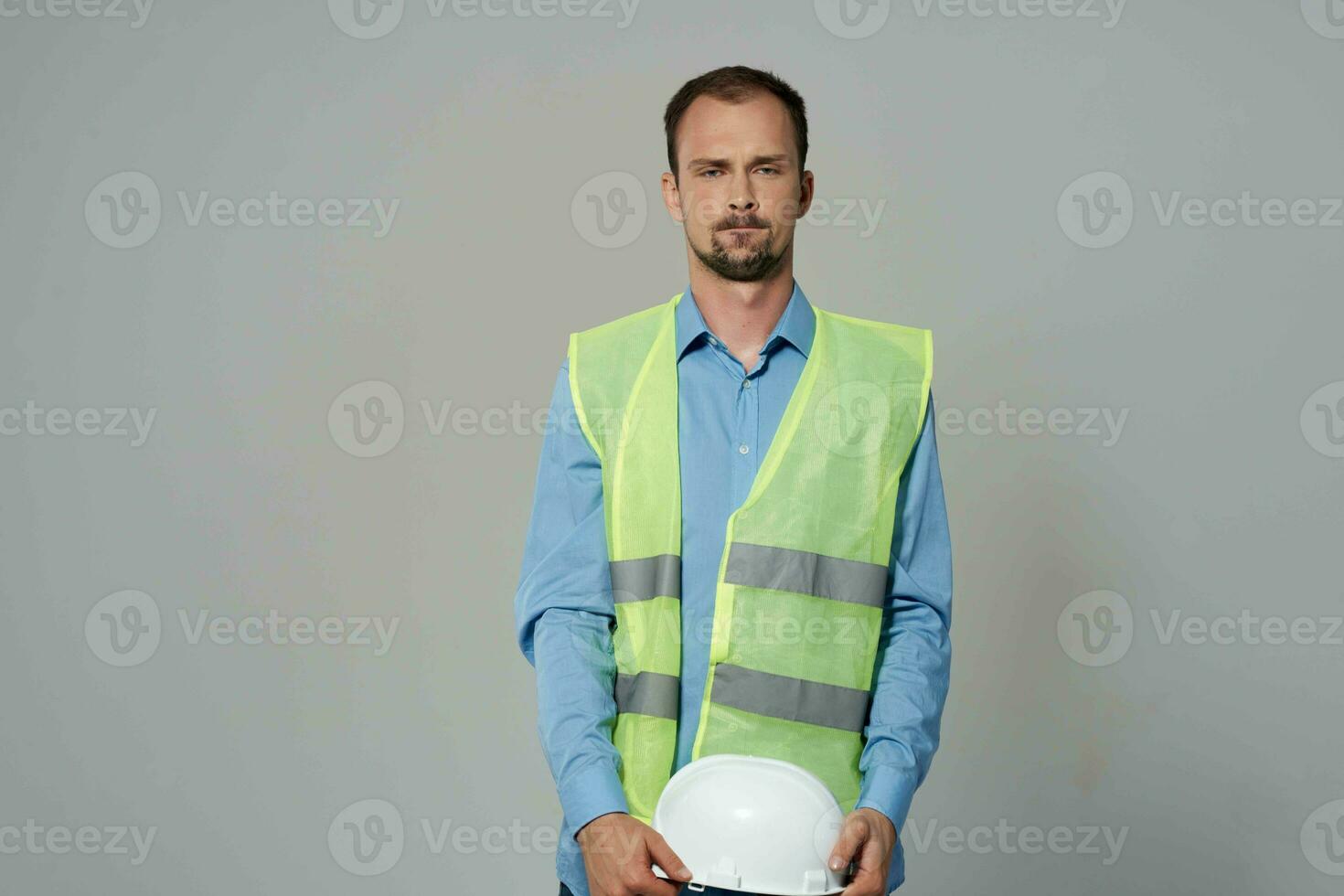 man i konstruktion enhetlig professionell jobb isolerat bakgrund foto