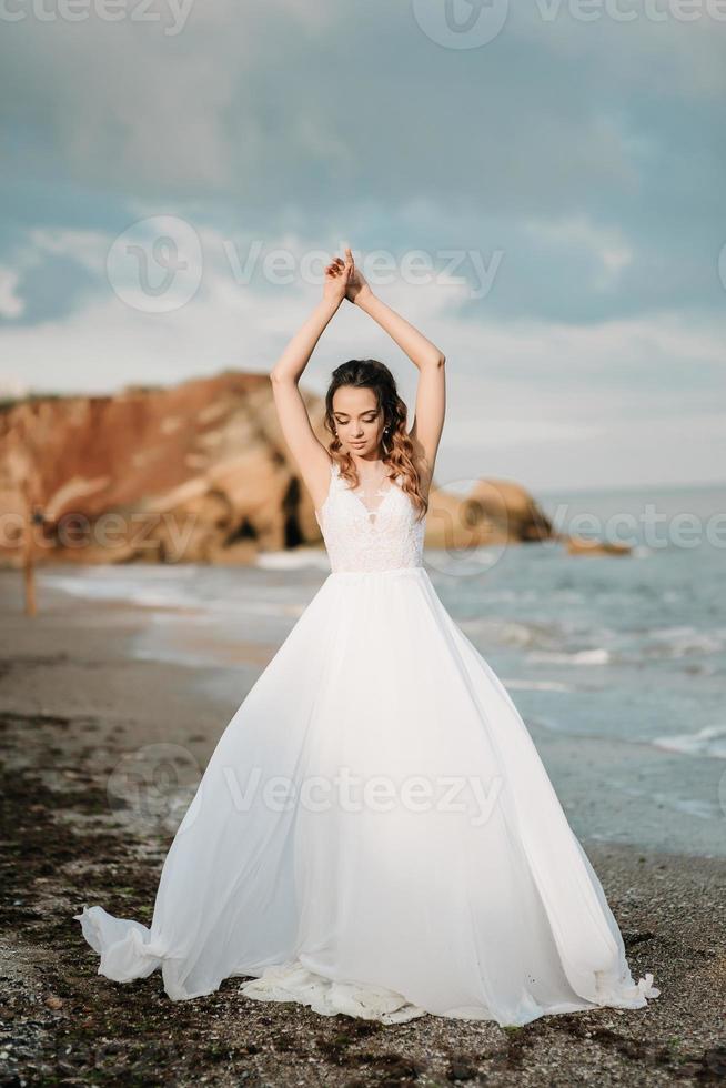 brud på stranden av Svarta havet foto