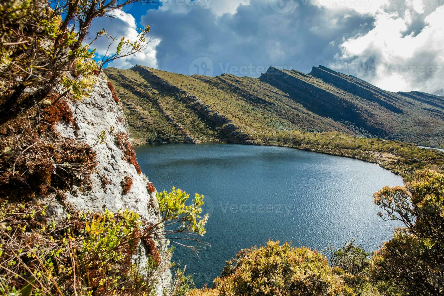 skön landskap av colombianska andean bergen som visar paramo typ vegetation i de avdelning av cundinamarca foto