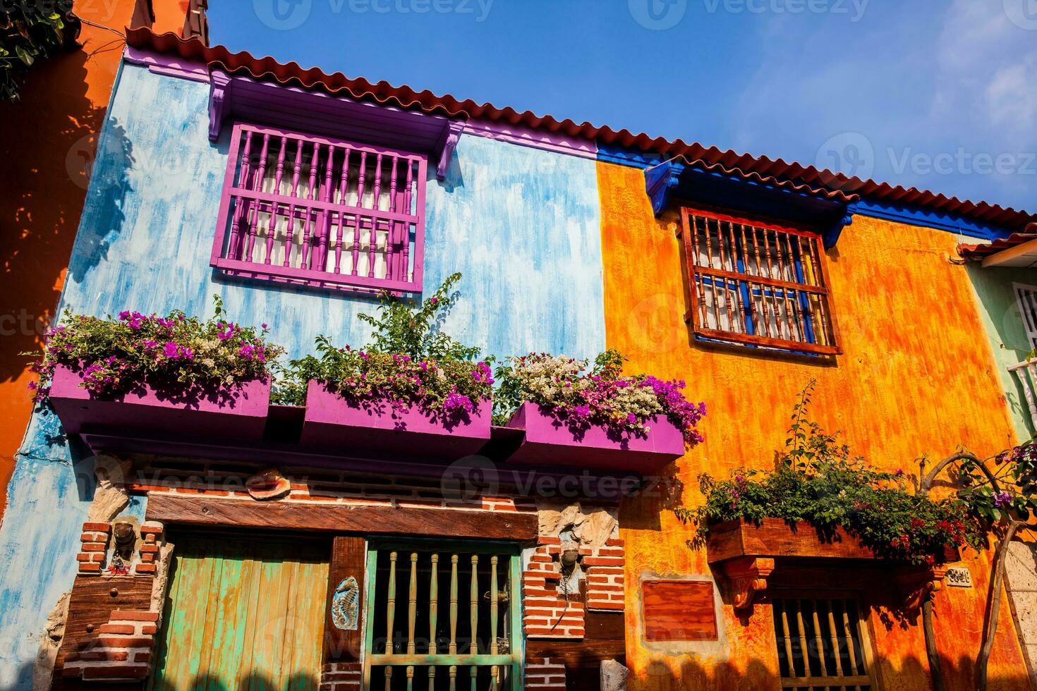 de färgrik kolonial hus på de walled stad av cartagena de Indien foto