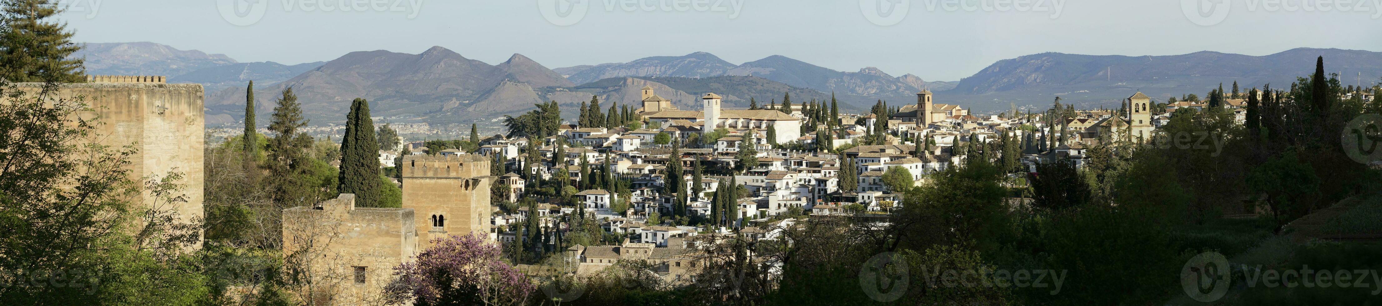 panorama- se av alhambra fästning i granada, andalusien, Spanien foto