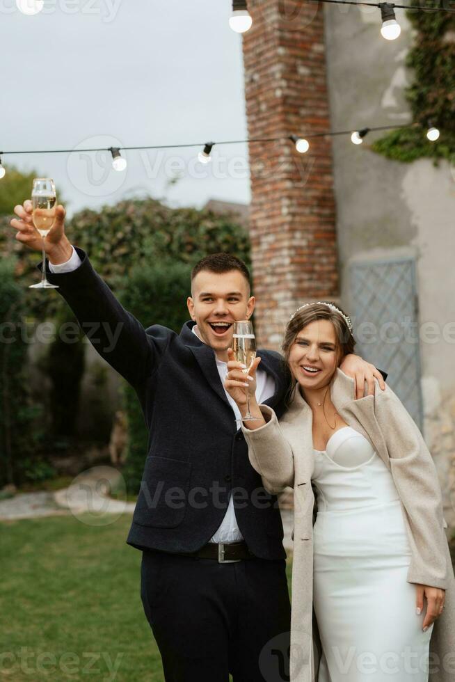 de först bröllop dansa av de brud och brudgum foto