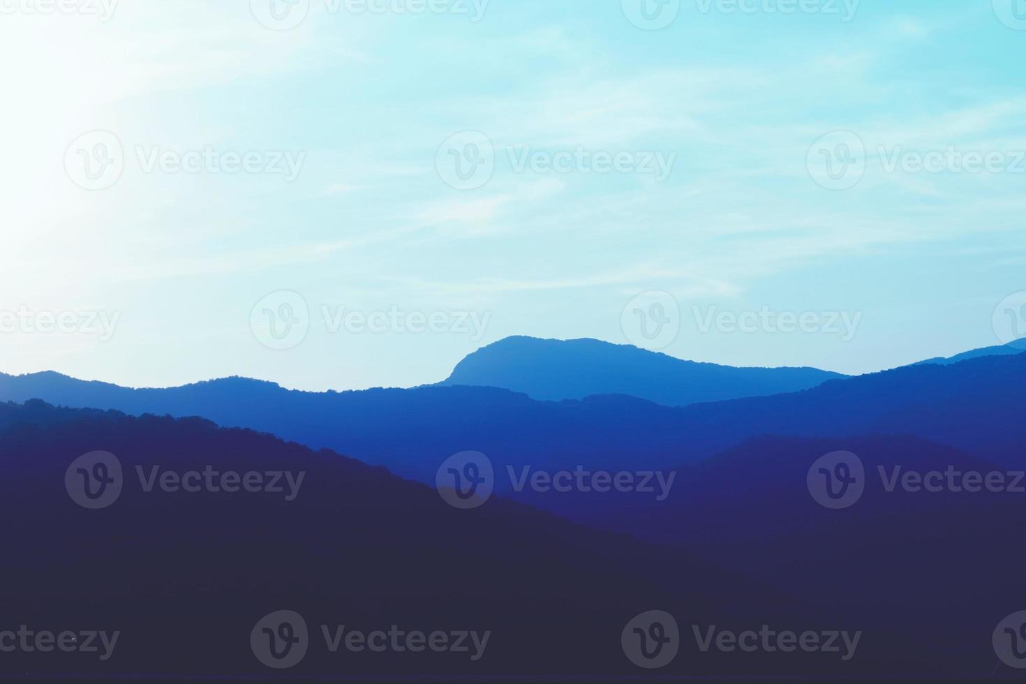 abstrakt blå berg silhuett foto