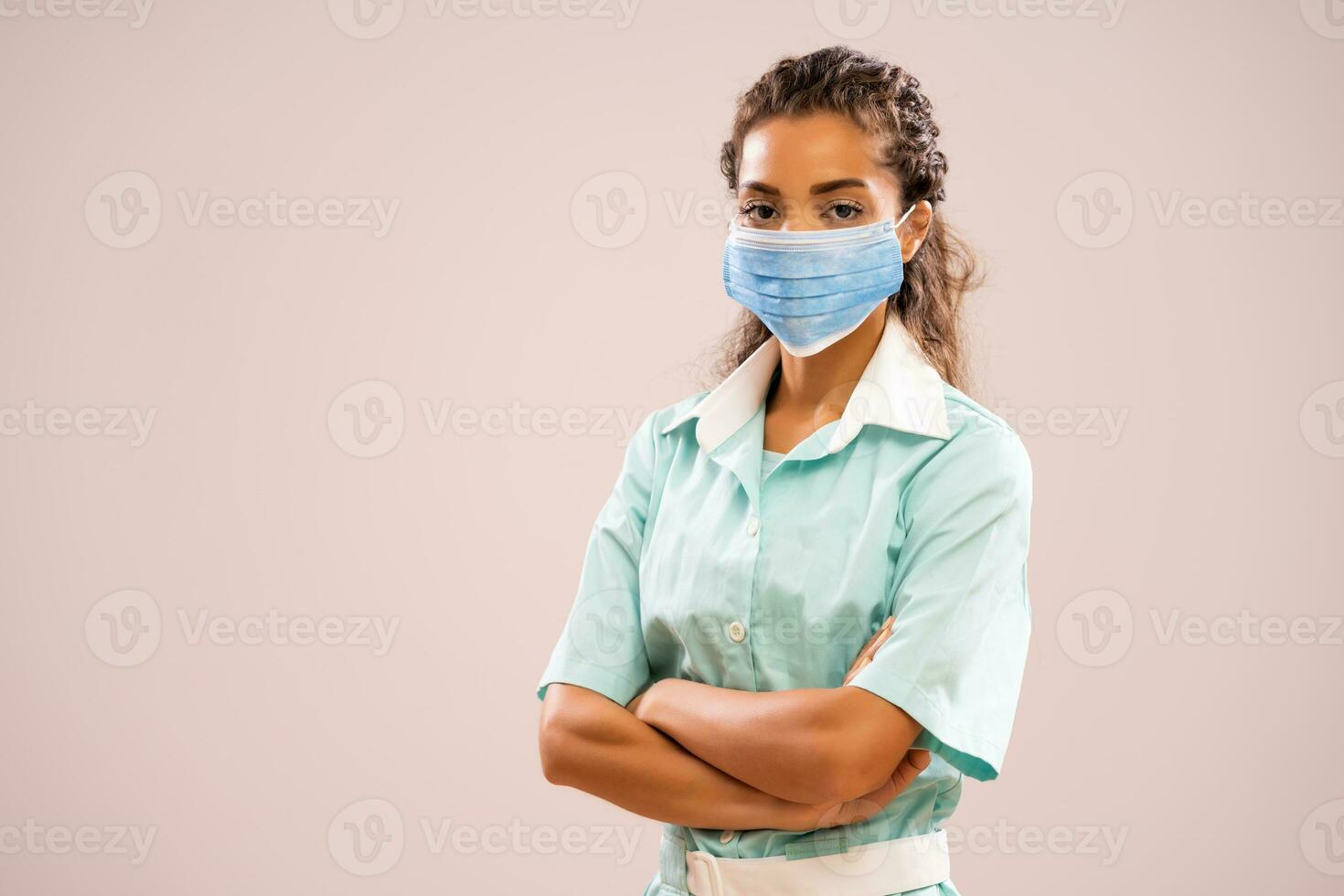 porträtt av en sjuksköterska bär en ansikte mask foto