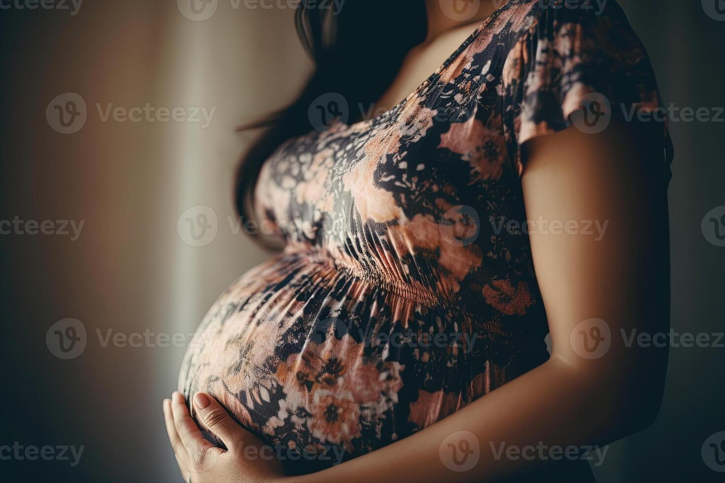 latina stänga upp av gravid kvinna innehav mage med händer graviditet, moderskap, förberedelse och förväntan begrepp. illustration generativ ai foto