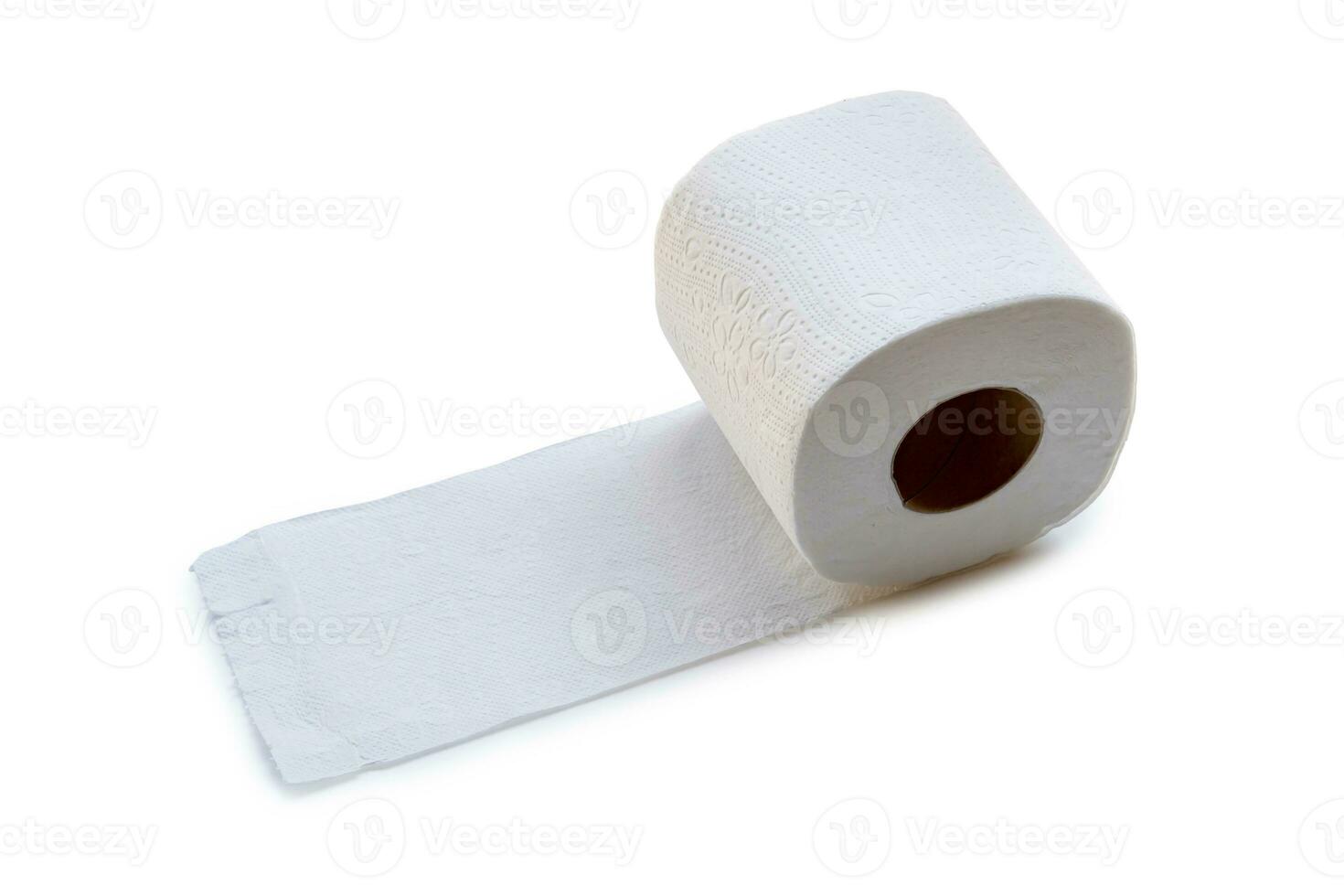 enda rulla av vit vävnad papper eller servett beredd för använda sig av i toalett eller toalett isolerat på vit bakgrund med klippning väg foto