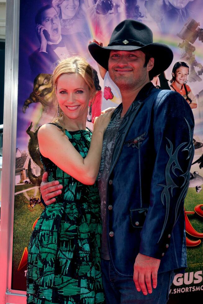 leslie mann Robert rodriguez anländer på de shorts premiär på gaumans kinesisk teater i hollywood ca på augusti 15 2009 2009 kathy hutchins hutchins Foto