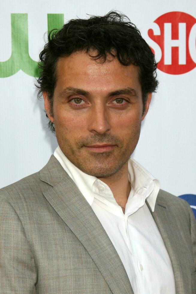 rufus sewell anländer på de cbs tca sommar 08 fest på boulevard 3 i los angeles ca på juli 18 2008 2008 kathy hutchins hutchins Foto