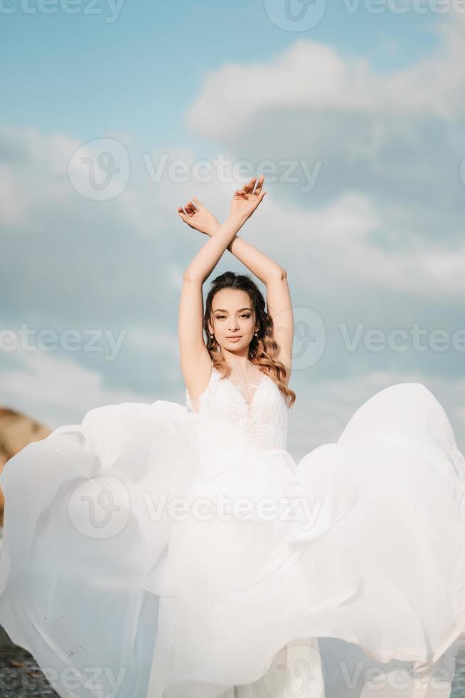 brud på stranden av Svarta havet foto