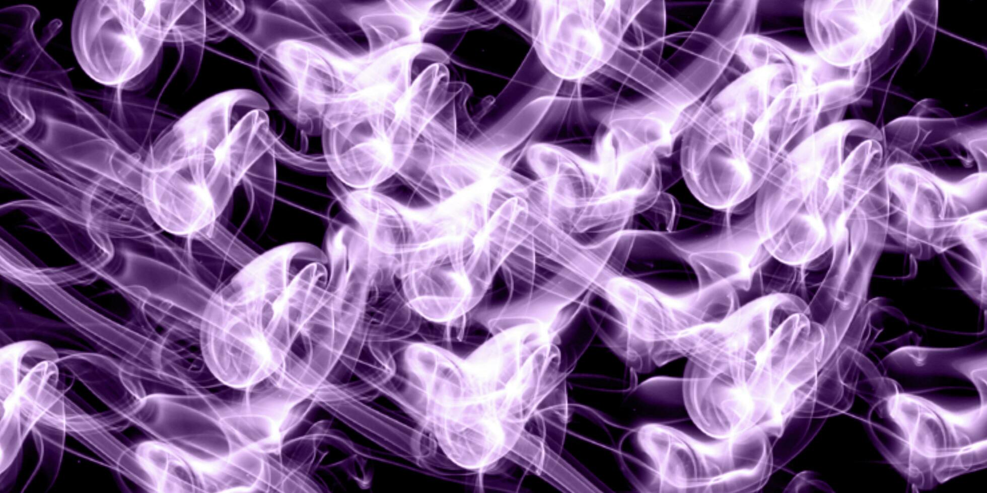virvlande dimma belyst med lila och svart bakgrund textur. Färg rök abstrakt tapet, estetisk bakgrund design. foto