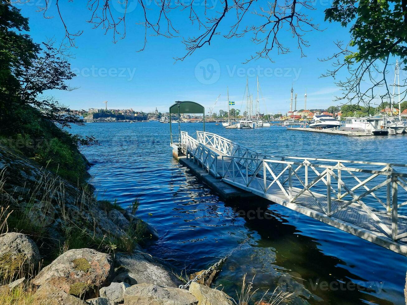 med de kryssning fartyg genom de skärgård av stockholm Sverige foto