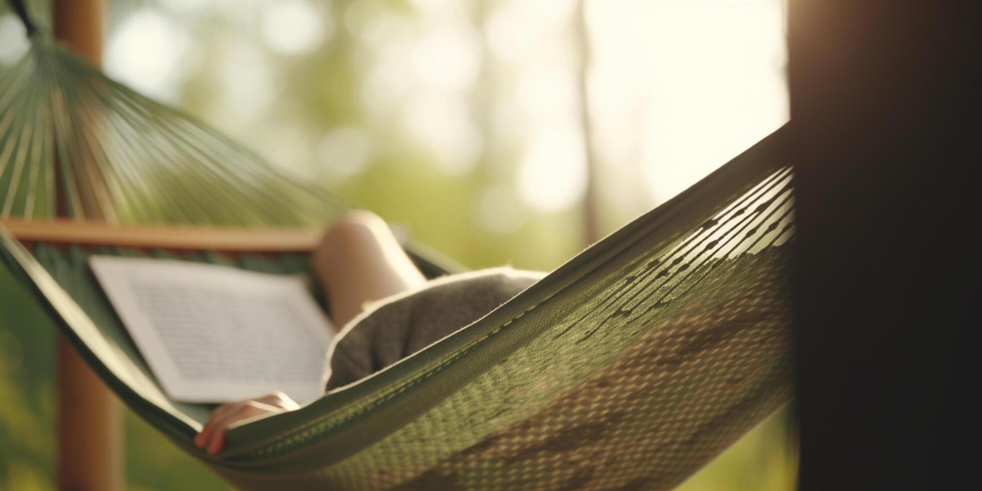 avkopplande i de hängmatta person läsning en bok ai genererad foto