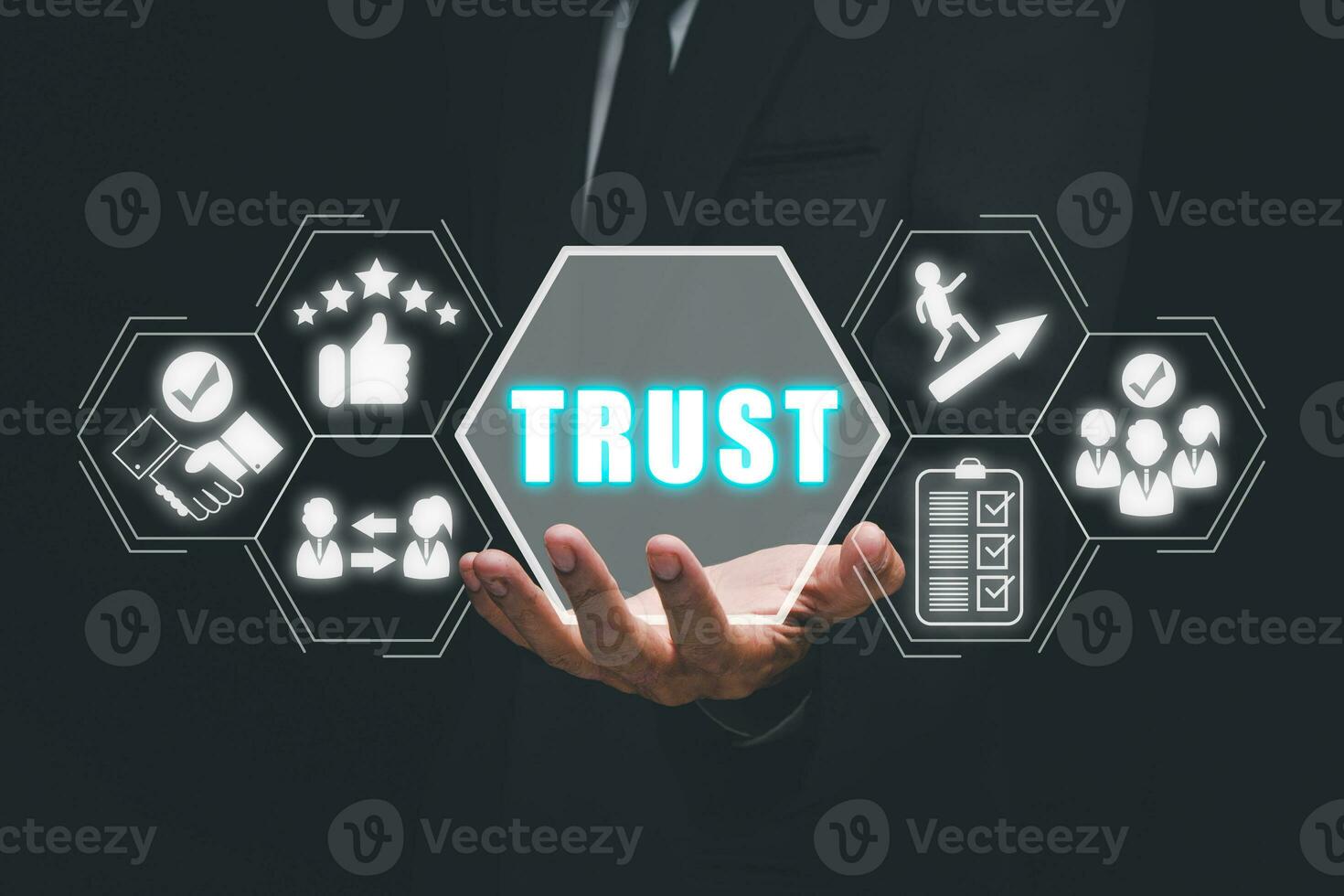 förtroende kund relationer pålitlighet företag begrepp, företag person hand innehav förtroende ikon på virtuell skärm. foto