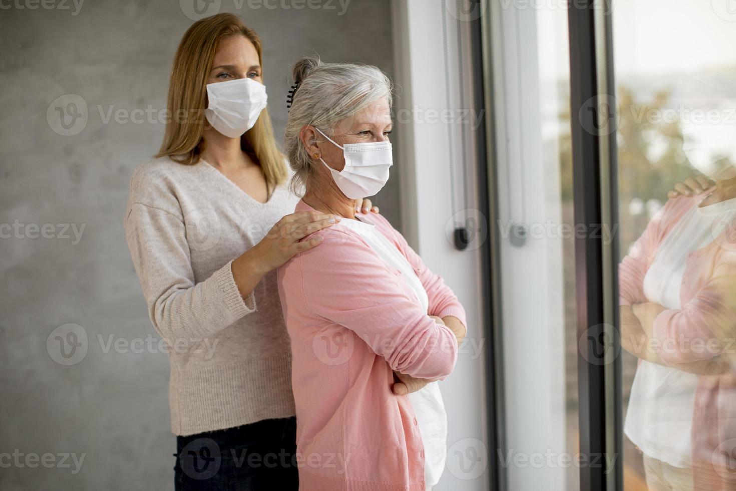 maskerad dotter med äldre mamma foto