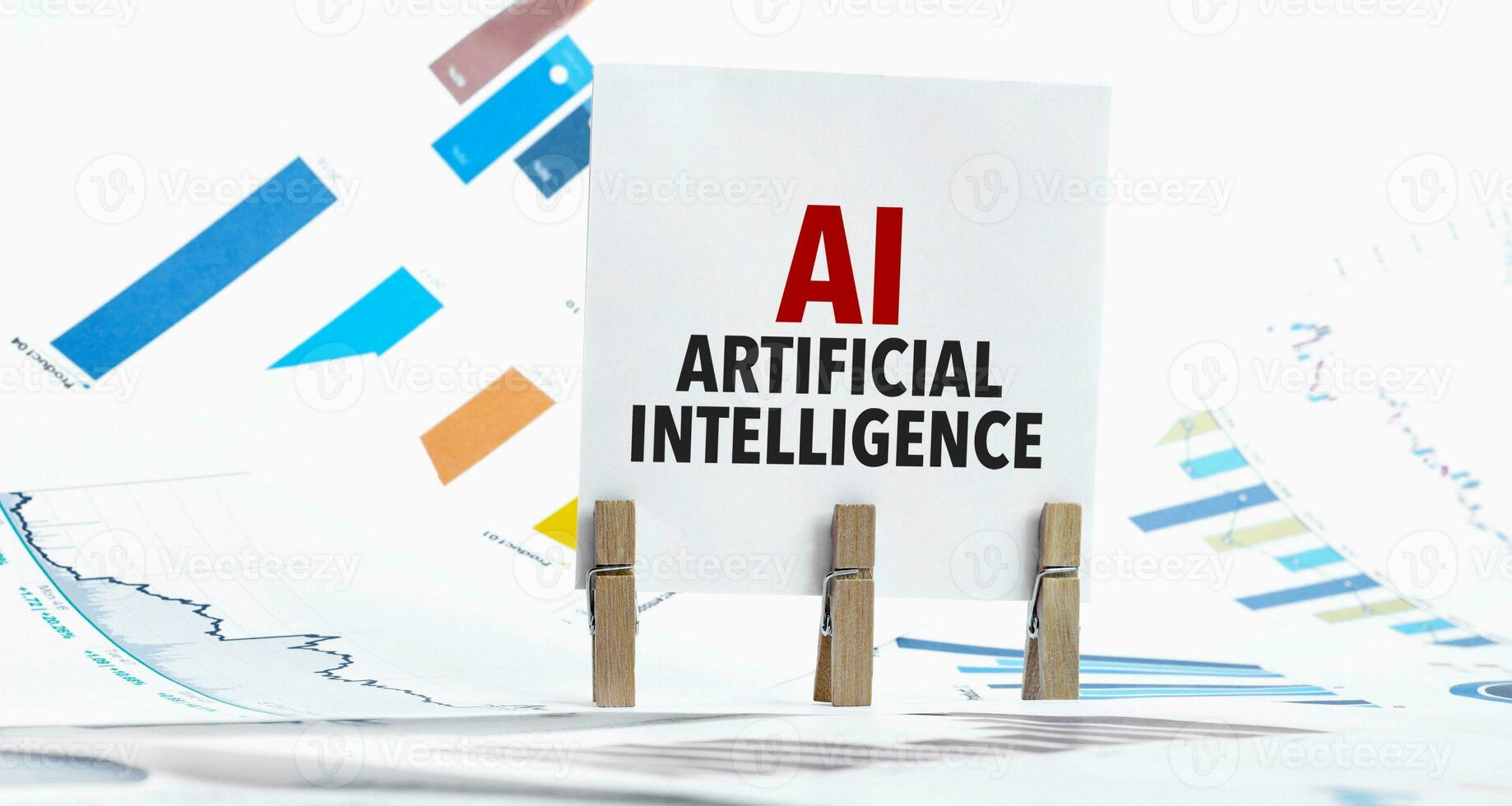 text ai - artificiell intelligens på papper ark med Diagram, tärningar, glasögon, penna, bärbar dator och blå och gul skjuta på stift på trä- tabell foto