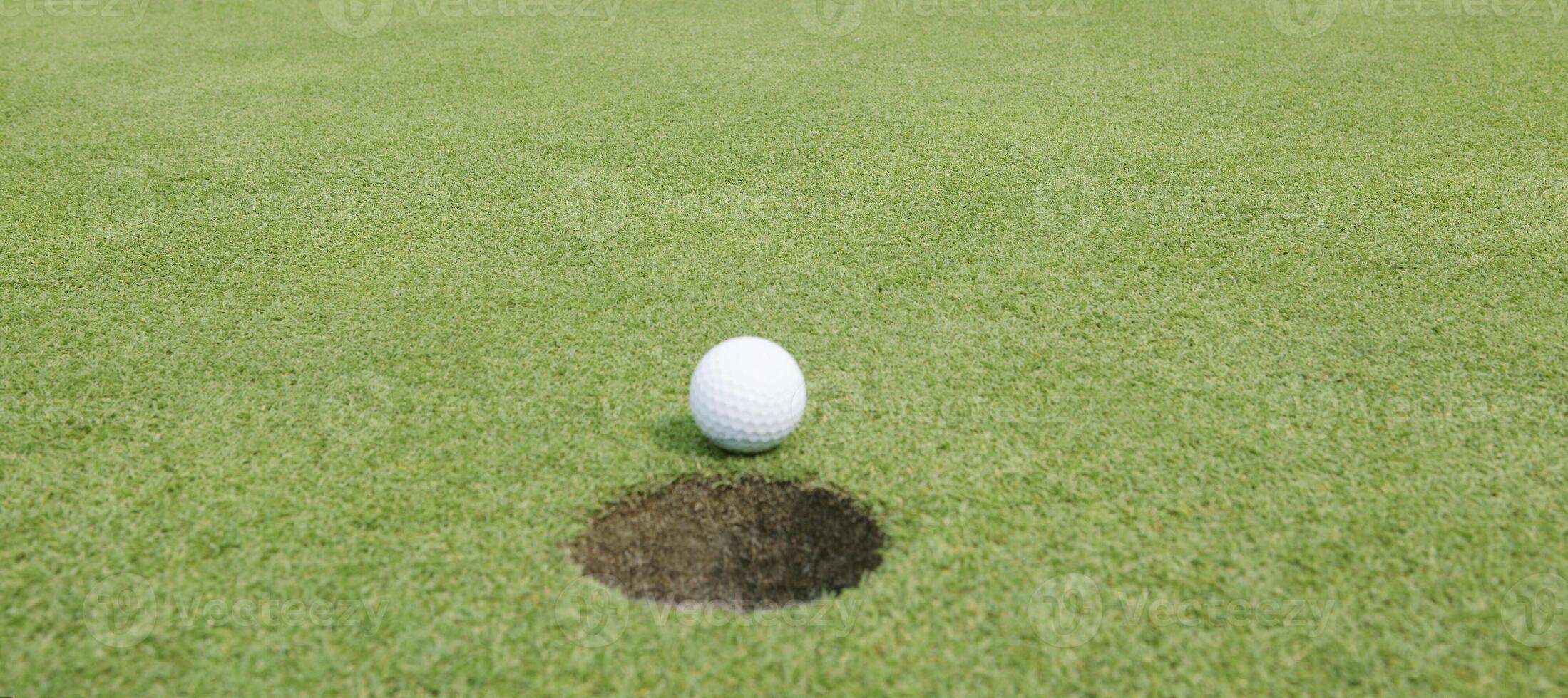 närbild av en golfboll foto