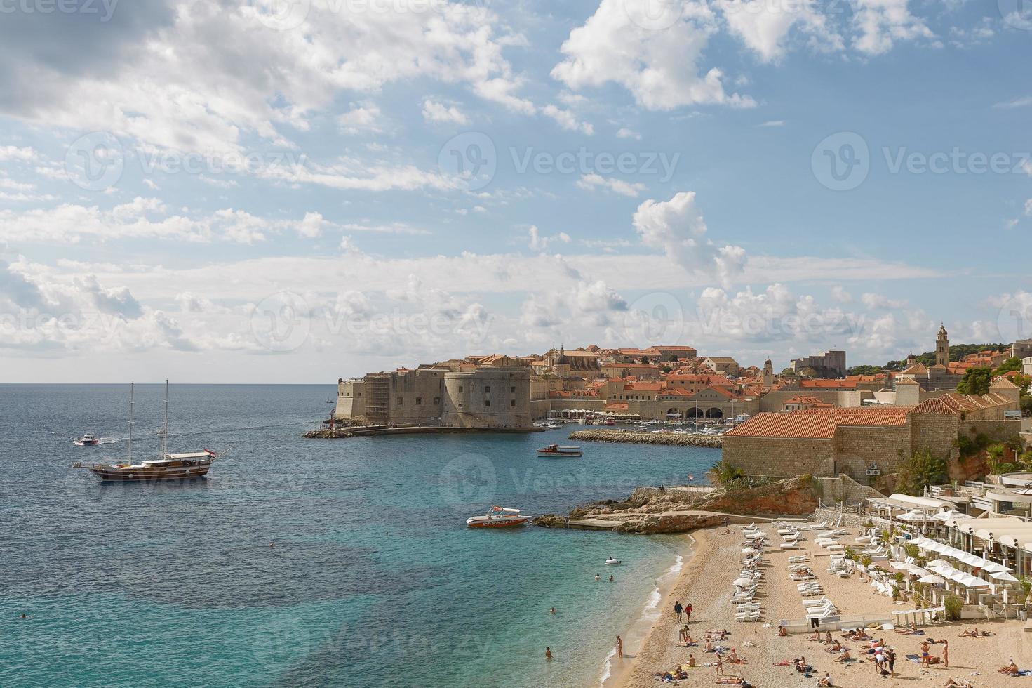 panoramautsikt över bukten och gamla stan i Dubrovnik Kroatien foto