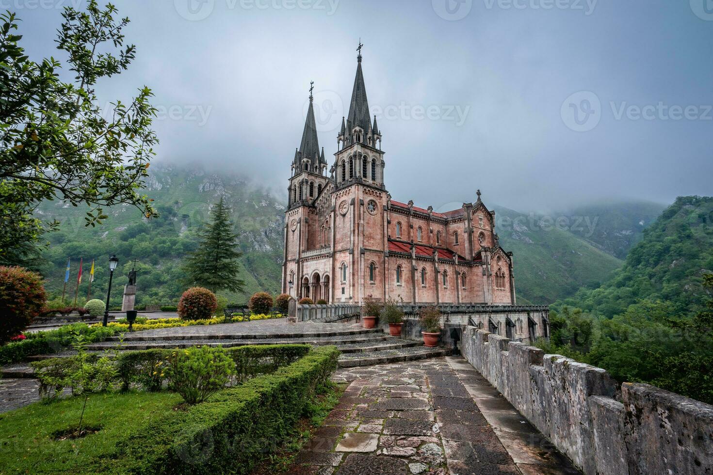 basilika de santa maria la verklig de covadonga, asturien, Spanien. foto